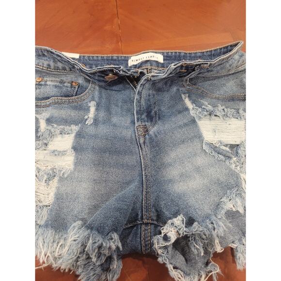 Woman’s Size 3 Almost Famous Cut Off Shorts Well loved - Picture 2 of 12